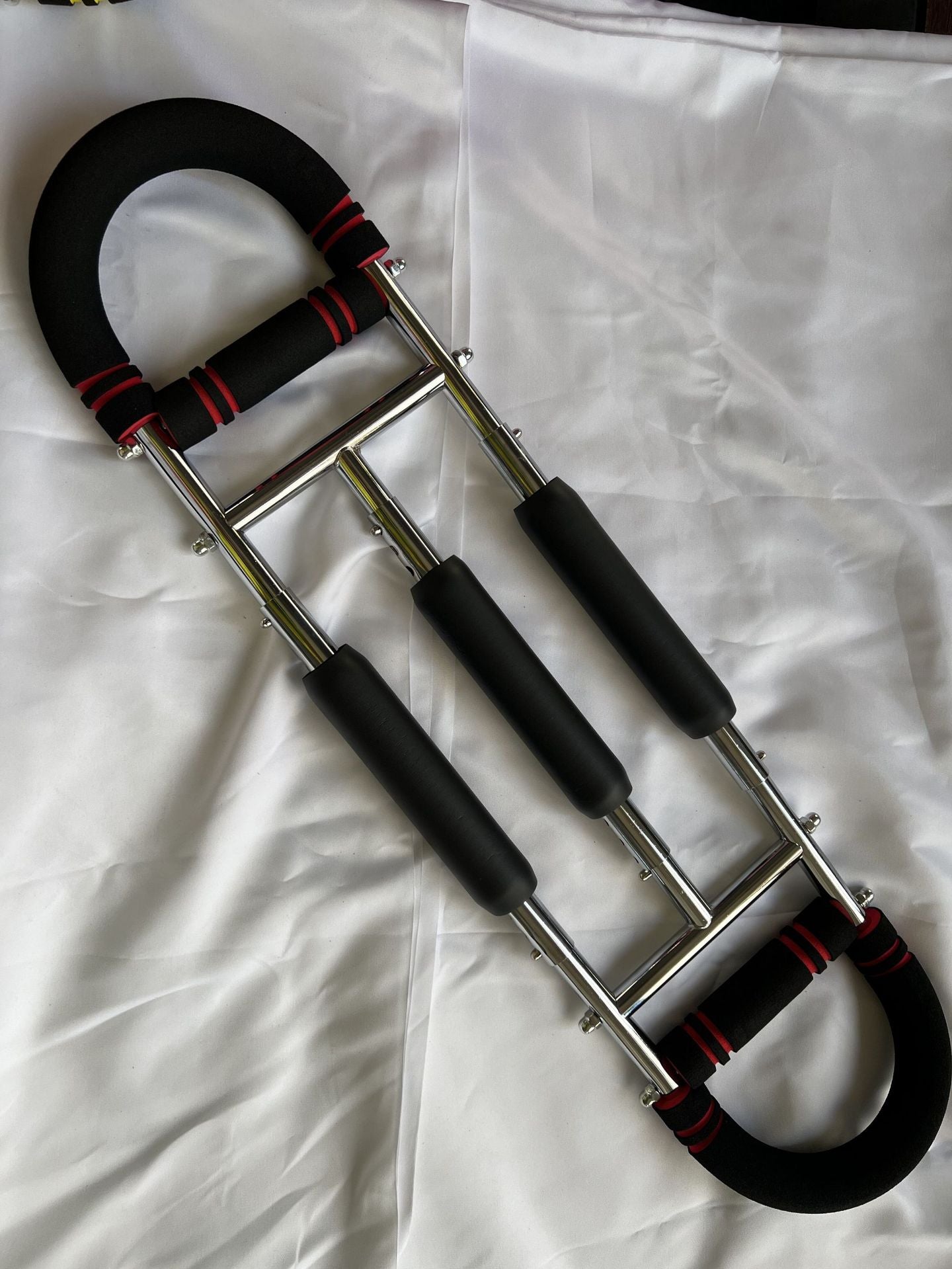 U-shaped pull-up bar